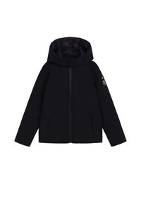 Chaqueta con capucha negra, cierre frontal, dos bolsillos laterales y un forro interior brillante. Presenta un detalle de logo minimalista en la manga.