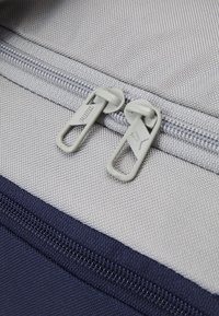 Puma FUNDAMENTALS SPORTS BAG S UNISEX - Genți sport - navy/concrete gray