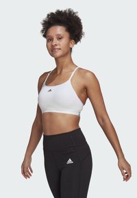adidas Performance AEROREACT - Lengvai krūtinę prilaikanti sportinė liemenėlė - white