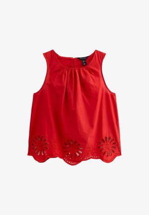 Blouse sans manches rouge avec un col froncé, découpes florales à l'ourlet et une étiquette visible à l'arrière. Fabriquée en tissu léger.