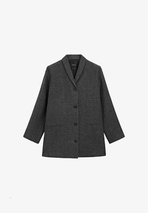 Grå tekstureret frakke med sjalskrave, forreste knapper og to sidelommer. Stoffet har et diskret mønster og en afslappet silhuet.