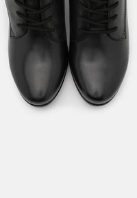 Jana Schnürstiefelette - black
