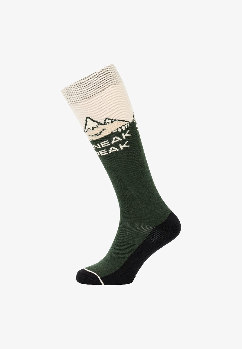 Skarpetki do kolan o zielonej podstawie, z kremowym mankietem w wzór gór i czubkiem w kolorze czarnym. Szyłka z teksturą dzianą z napisem "Sneak Peak".