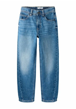 Blå denimjeans med elastik i taljen, knap foran, bæltestropper og falmede sektioner på lårene og knæene, designet til børn.