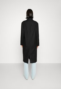 Filippa K Abrigo clásico - black