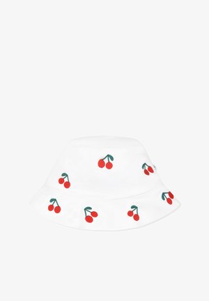 Cappello a secchiello bianco in cotone con ricamo di ciliegie rosse e foglie verdi. Presenta una visiera larga e floppy e una finitura testurizzata.