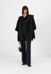 TWINSET CAPE - Viitta - nero