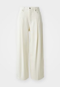 Kalhoty s širokými nohavicemi z jemné off-white tkaniny s vysokým pasem, dvěma předními kapsami a klasickým zapínáním na knoflík. Hladká textura bez vzorů.