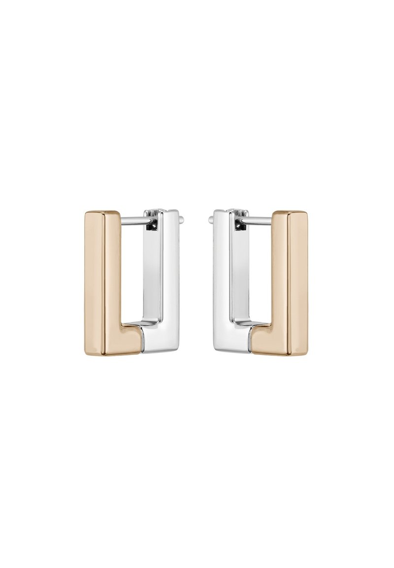 Orecchini in metallo dorato e argentato a forma rettangolare, con una finitura lucida e un design a blocchi di colore a contrasto.