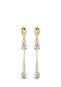 Goldfarbene Tropfenohrringe mit einem glatten, teardrop-förmigen Stecker, zwei klaren runden Edelsteinen und einer Kette, die mit einem größeren Edelstein verbunden ist.