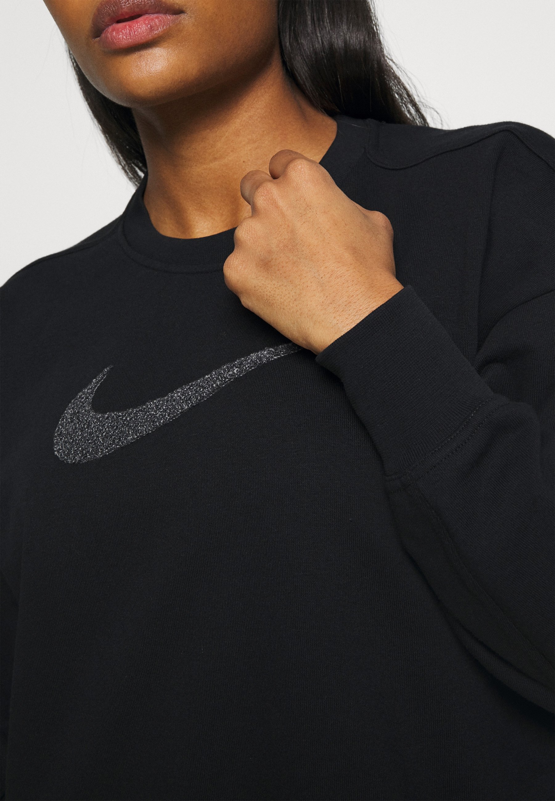 nike performance dry crew
