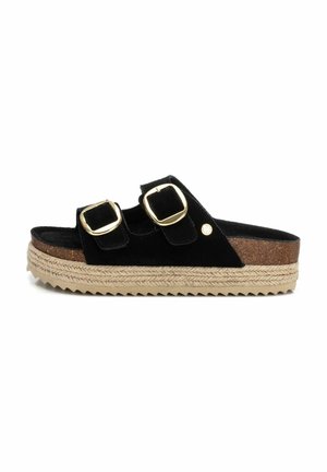 Sandalias de ante negro con dos correas ajustables de hebilla dorada, plantilla de corcho y suela envuelta en yute que presenta un patrón en zigzag.