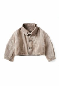 Korte beige jas gemaakt van zachte bont met een leren kraag, voorzien van drie knopen en een gladde textuur op het lichaam.