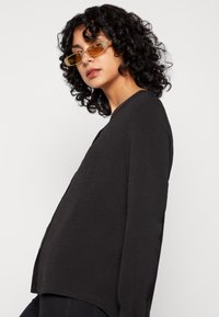 ONLY ONLMETTE FALLOW - Blusa com botões - black