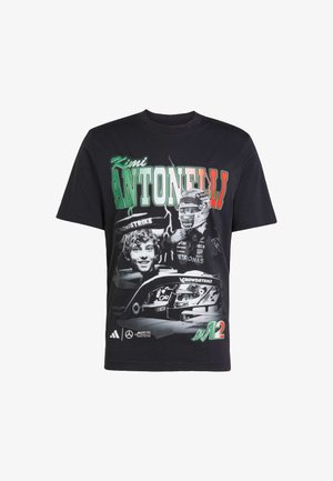 Crni pamučni majica s grafičkim dizajnom koji uključuje slike i tekst, uključujući "Kimi Antonelli" i "Crowdstrike," s zelenim i crvenim naglascima.