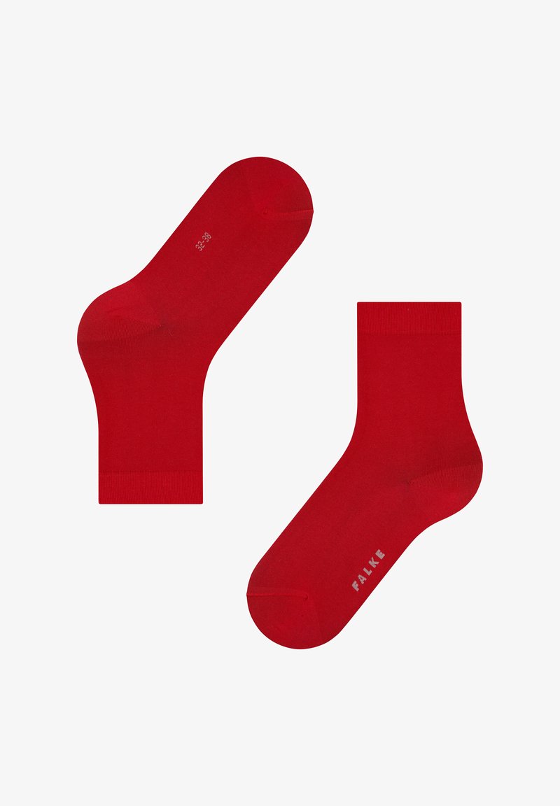 Calzini alla caviglia in cotone rosso caratterizzati da una texture liscia, tallone sagomato e punta rinforzata. Taglia contrassegnata 32-38; nome del brand "FALKE" stampato sul lato.