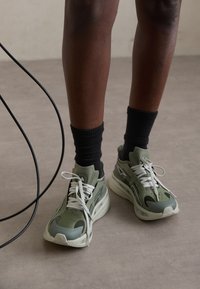 ASMC ULTRABOOST 5 - Cestná bežecká obuv - legacy green/willow grey/glory green