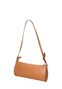 Borsa a spalla in pelle marrone chiaro con design sottile, chiusura con zip e texture liscia. Caratterizzata da una singola tracolla e dettagli di cucitura discreti.