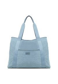 Sac fourre-tout bleu clair en tissu texturé avec des anses lisses assorties et une poche avant; présente un logo discret sur un patch en cuir.