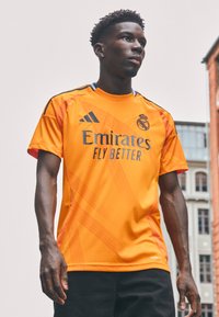 adidas Performance - REAL MADRID 24/25 AWAY - Squadra - crew orange Immagine in miniatura 1