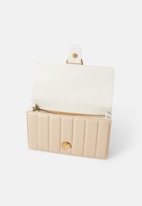 Pinko LOVE ONE CLASSIC - Taška s příčným popruhem - sabbia/bianco