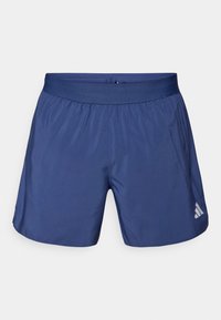 Blå treningsshorts laget av lett stoff, med elastisk midjebånd og en liten hvit logo nederst på venstre side.