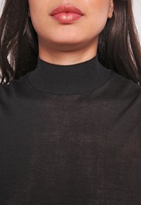 Ivyrevel Sweter
