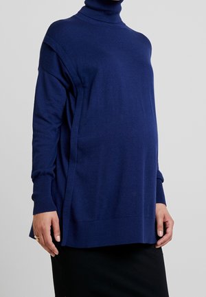 Granatowy sweter z golfem, miękka tkanina, luźny krój, boczne rozcięcia, długie rękawy, ściągacze, warstwowy design, odpowiedni dla kobiet w ciąży.