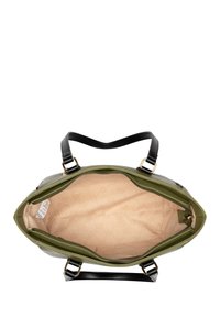 Olijfgroene handtas met zwarte handvaten en gouden hardware. Ruime binnenkant met een lichtbeige voering met een reliëfpatroon.