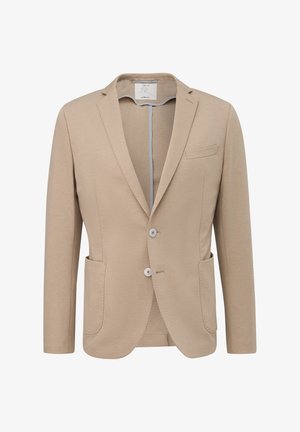 Blazer beige realizzato in tessuto morbido, presenta un rever a punta, due bottoni, due tasche frontali e una tasca sul petto; texture liscia.