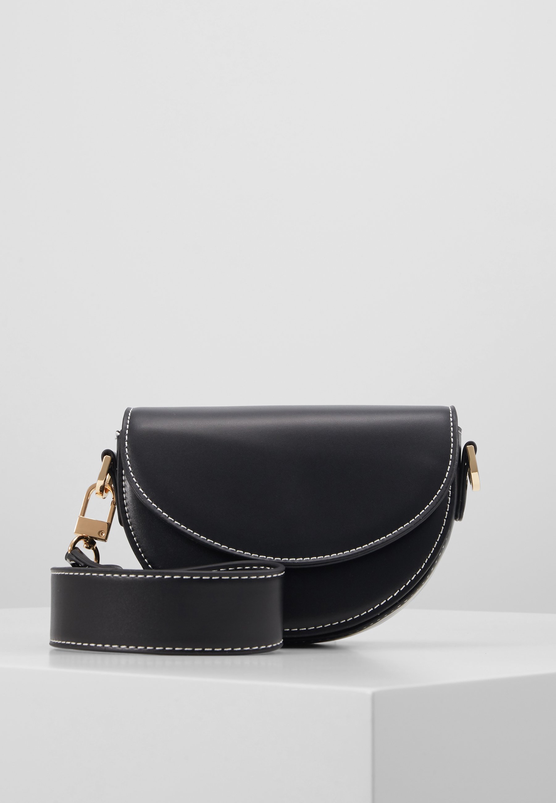 WIDESTRAP TOPSTITCH SADDLE Handväska black WIDESTRAP TOPSTITCH SADDLE Handväska black