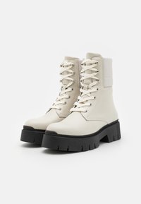 HUGO Stivaletti con plateau - off-white