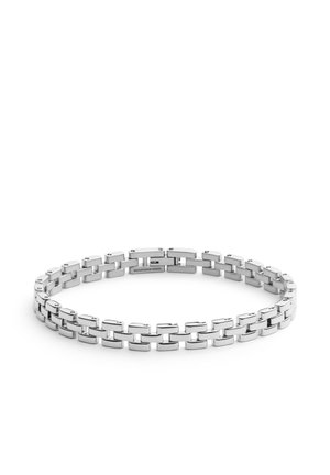 Bracciale a catena in acciaio inossidabile argento con maglie rettangolari incrociate disposte a forma circolare su sfondo bianco.