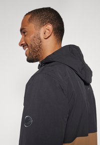 Mammut HIKING HOODED ANORAK - Giacca a vento - dark sand/black