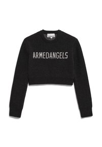 Suéter corto de color gris oscuro hecho de un material de punto suave. Presenta un cuello y puños acanalados, con el texto "ARMEDANGELS" tejido en gris claro en la parte frontal.