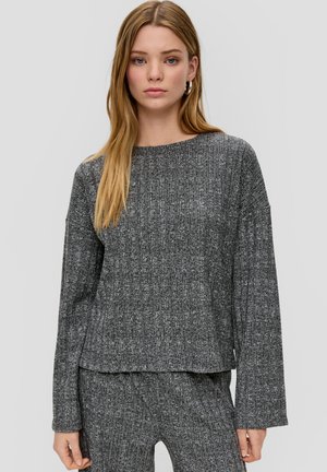 - Sweter