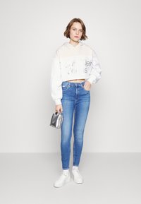 Calvin Klein Jeans SHINY INSTITUTIONAL HOODIE - Sweatshirt - bright white