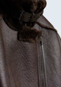 Stradivarius Giacca in similpelle - brown