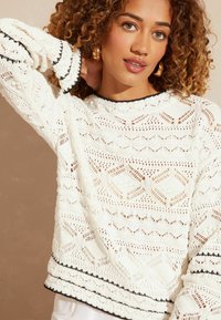Love & Roses CROCHET CONTRAST STITCH FLUTE  - Džemperis - ivory white