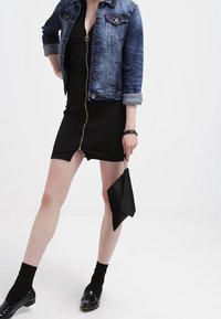 KIOMI Psaníčko - black
