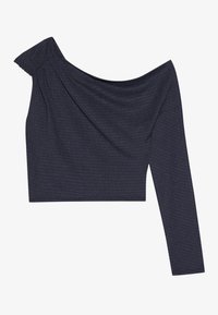 Asimetrični tamnoplavi crop top, s jednim dugim rukavom, drapiranim teksturom i suptilnim prugastim uzorkom. Mekana, rastezljiva tkanina.