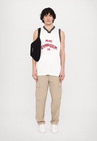 EA7 Emporio Armani TANK - Viršus - star white