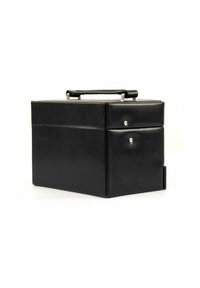 Boîte de rangement en cuir noir avec une forme structurée, surmontée d'une poignée, comportant deux petits compartiments avant avec des accents métalliques.