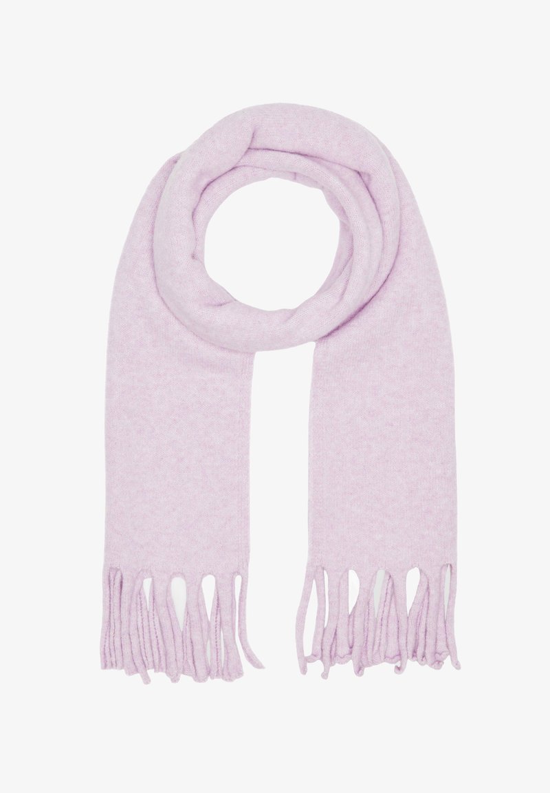 Écharpe lilas en tissu doux. Présente des extrémités frangées, une texture lisse et un design circulaire simple et continu.