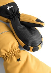 Gula och svarta vantar med ett strukturerat grepp, elastiskt handledsband och en liten svart stjärndetalj. Tyget verkar vara vattenavvisande och hållbart.