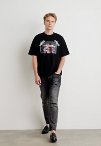 HUGO Liibuvad teksad - dark grey