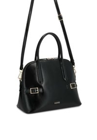 Melna ādas rokassoma ar divām rokturiem un regulējamu siksnu. Iespējas ietver zelta krāsas aparatūru, rāvējslēdzēju un siksnu akcentus.