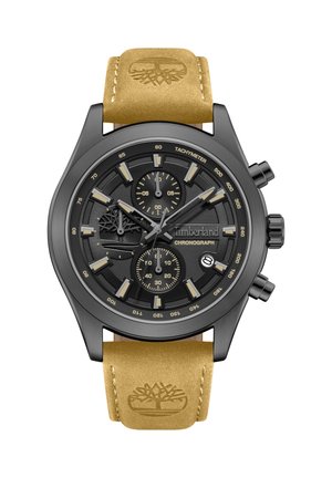 Juodas Timberland chronografinis laikrodis su rusvos odos dirželiu, ant kurio įspaustas medžio logotipas, trys mažieji ciferblatai, datos langelis ir tachimetro žiedas.