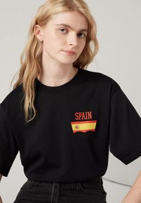 Levi's® FOOTBALL FAN TEE UNISEX - Apdrukāts T-krekls - black
