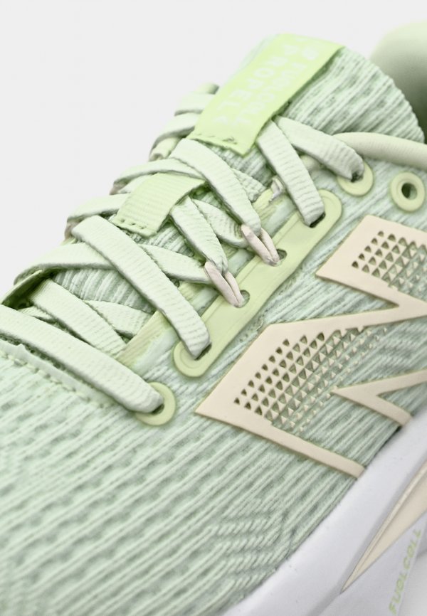 FUELCELL PROPEL V5 - Road running shoes - melon water3